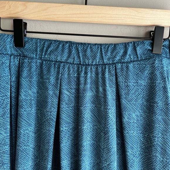 LulaRoe Skirt Size L Blue Pull On W/pockets Boho Classic A-Line Lightweight - Picture 7 of 8